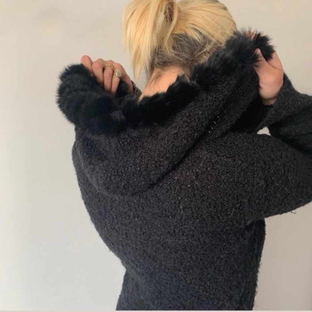 Stunning 90’s y2k Carrie Bradshaw-inspired, zip up fur trimmed knitted hoodie 🖤